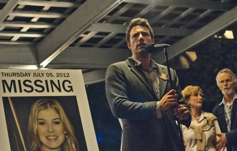 Der Psychothriller „Gone Girl“ zieht Zuschauer ab der ersten Sekunde in den Bann.