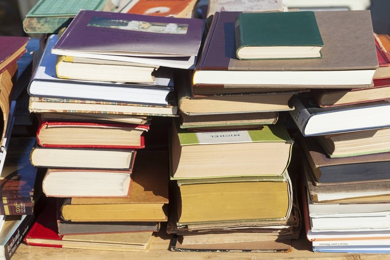 Upcycling bietet eine schöne und kreative Alternative zum Wegwerfen von alten Büchern.