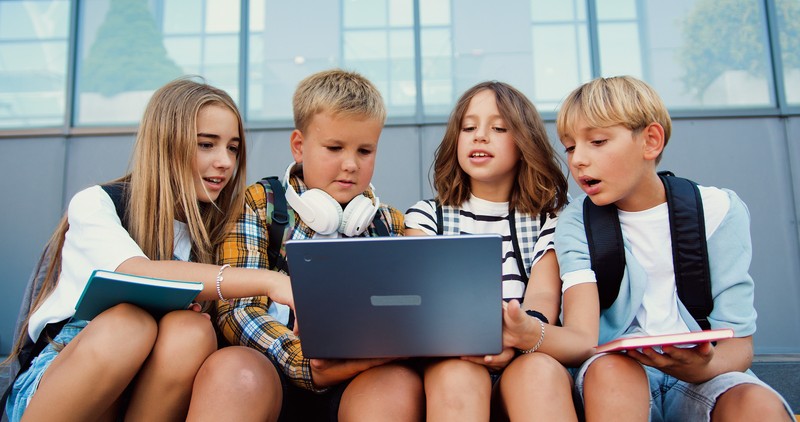 Kleine Belohnungen können die Freude am Lesen bei Kindern steigern.