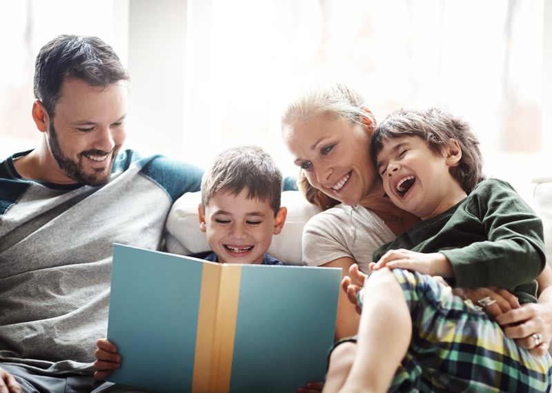 Tipps, wie Eltern ihre Kinder zum Lesen motivieren können.