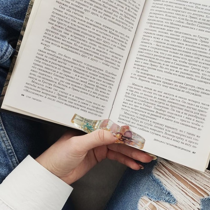 Der Buchseitenhalter ist überaus praktisch.