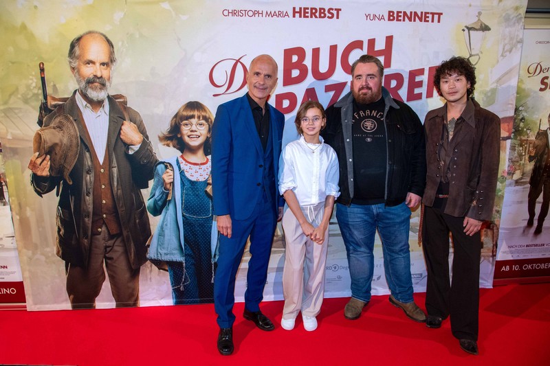 „Der Buchspazierer“ ist ein deutscher Spielfilm über einen alten Buchhänder und seine ungewöhnliche Freundschaft zu einem jungen Mädchen.