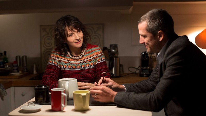 „Zwischen den Zeilen“ ist ein Film über die fragliche Freundschaft zwischen einem Buchverleger und einem Schriftsteller.