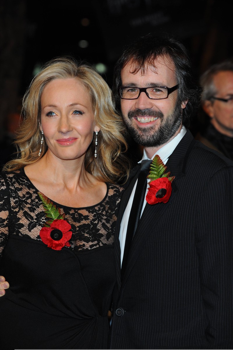 J. K. Rowling ist seit 2001 mit ihrem zweiten Ehemann Neil Murray verheiratet.