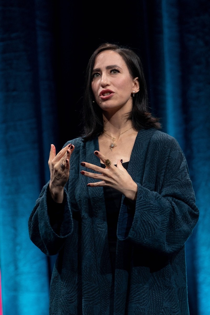 „Alchemised“-Autorin SenLinYu auf der Frankfurter Buchmesse 2025.