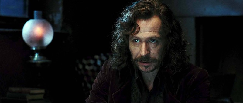 Sirius Black steht in „Crimson River“ zwischen den Fronten.