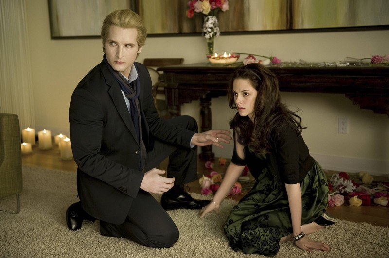 Carlisle Cullen hat ein massives Vermögen.