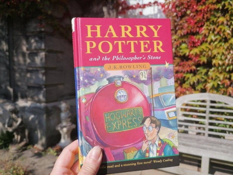 Harry Potter und der Stein der Weisen war der Auftakt der Buchreihe.