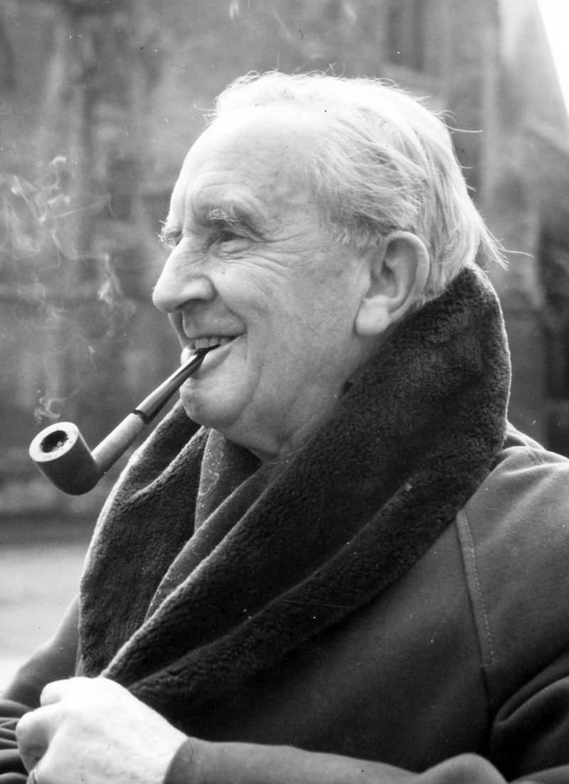 Der Philosoph und Schriftsteller J.R.R. Tolkien gilt noch heute als  „Vater der modernen Fantasy“ 