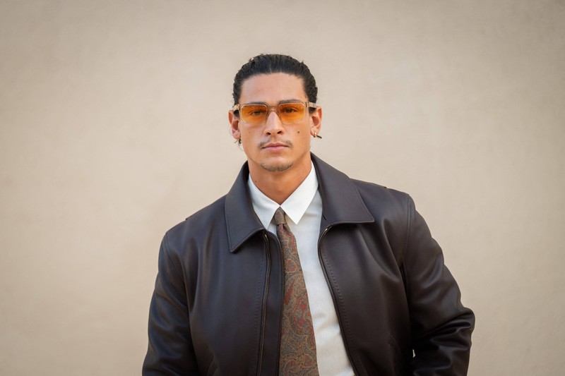 Emilio Sakraya wird „Xaden“ in der „Fourth Wing“ Serienadaption spielen.