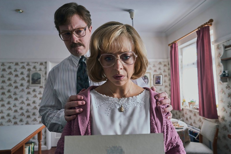 Petunia und Dudley Dursley aus der HBO-„Harry Potter“-Serie.