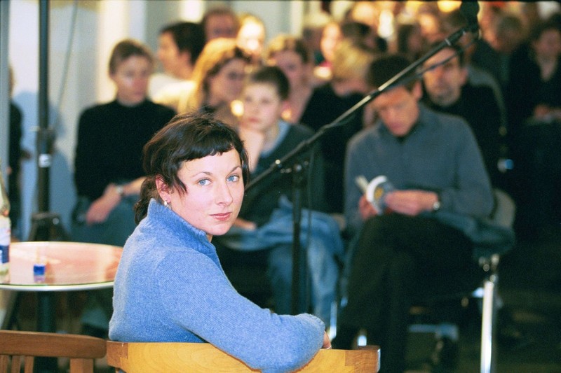 Juli Zeh gehört zu den bekanntesten deutschsprachigen Autorinnen der Gegenwart und wurde für ihr literarisches Werk vielfach ausgezeichnet.
