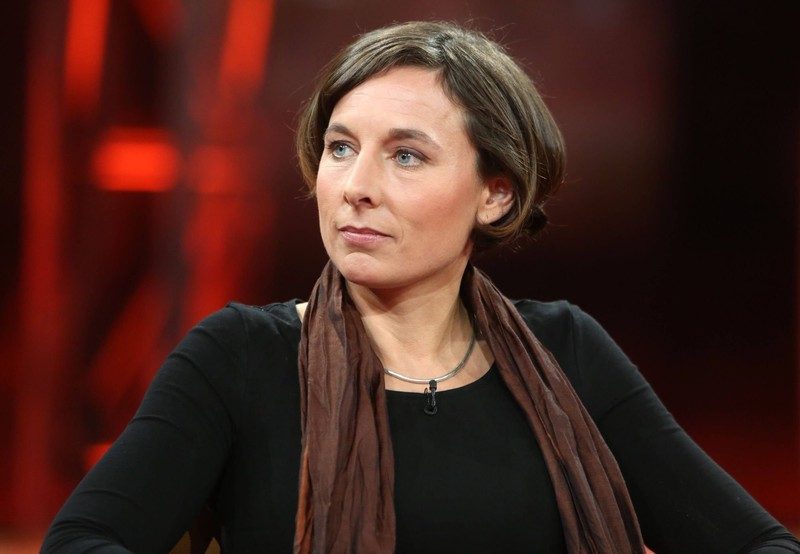 Juli Zeh ist bekannt für ihre pointierte, zugängliche und gesellschaftlich relevante Erzählweise.