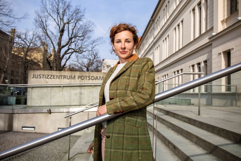 Juli Zeh vereint literarisches Schreiben mit juristischer und gesellschaftlicher Expertise.
