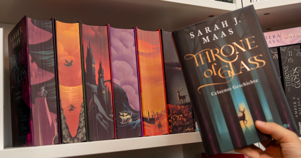 Autorinnenportrait: Die Fantasy-Welten von Sarah J. Maas und ihre Reihenfolge