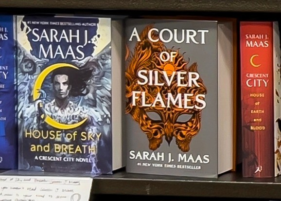 Sarah J. Maas gilt als eine der bedeutendsten Autorinnen im Subgenre Romantasy.