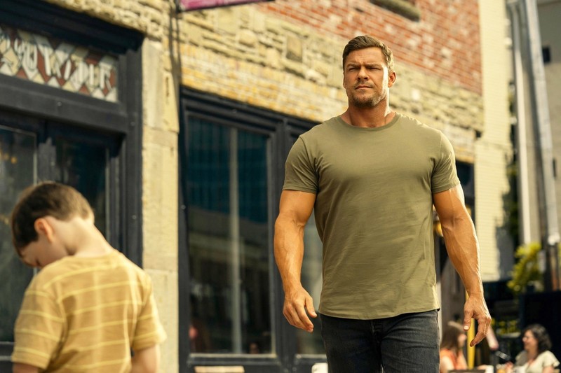 Alan Ritchson ist der TV-Reacher.